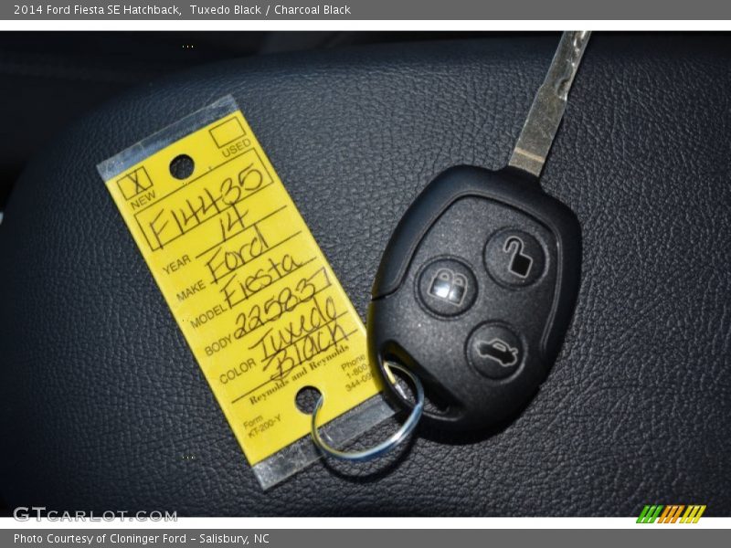 Tuxedo Black / Charcoal Black 2014 Ford Fiesta SE Hatchback