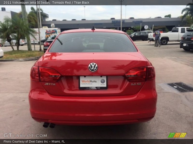 Tornado Red / Titan Black 2011 Volkswagen Jetta SE Sedan