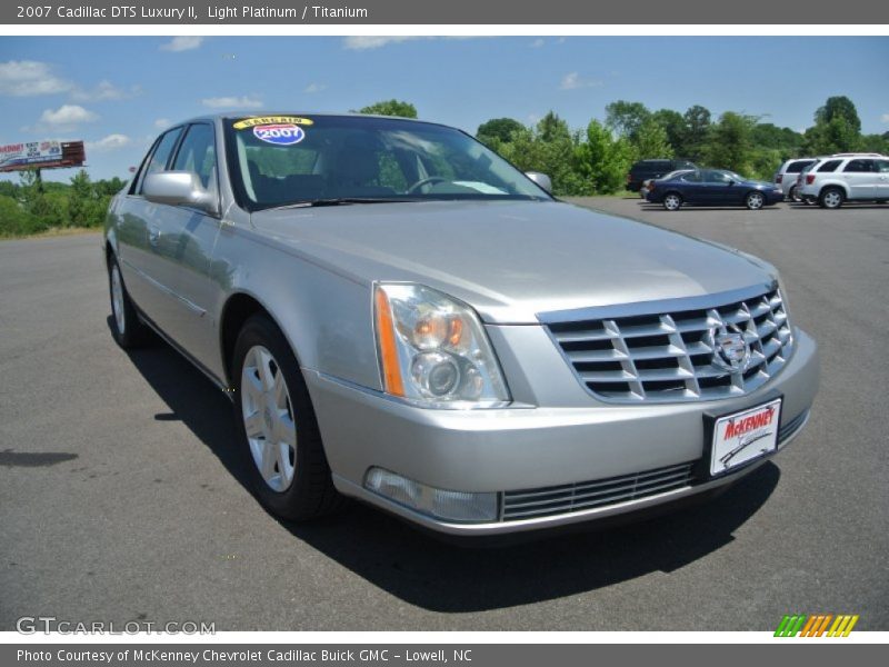 Light Platinum / Titanium 2007 Cadillac DTS Luxury II