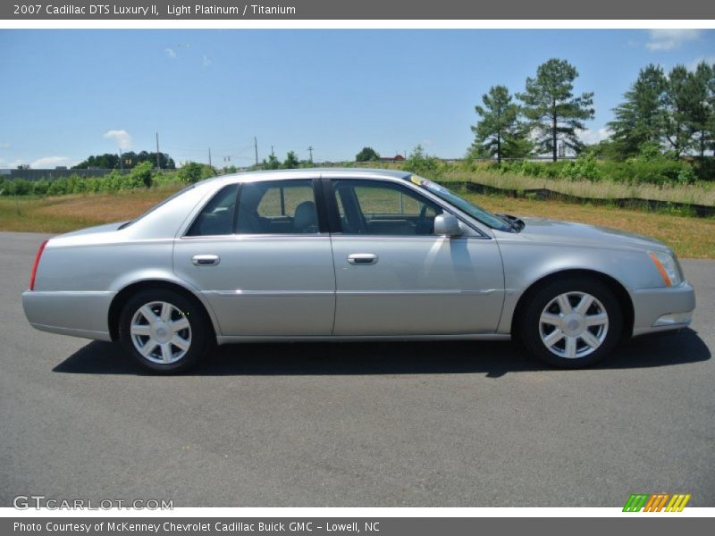 Light Platinum / Titanium 2007 Cadillac DTS Luxury II