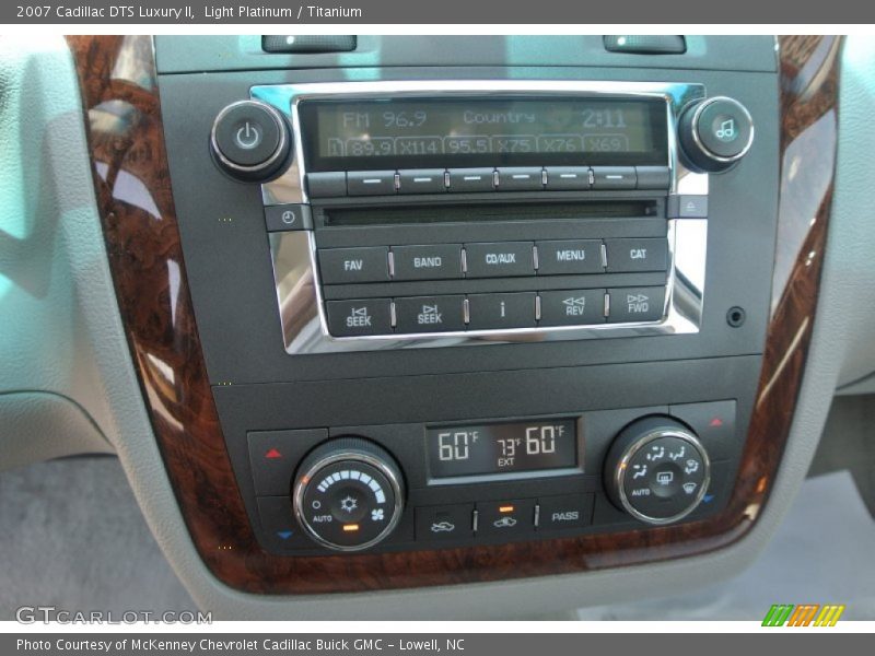 Light Platinum / Titanium 2007 Cadillac DTS Luxury II