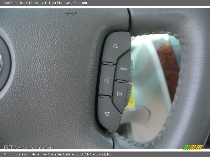 Light Platinum / Titanium 2007 Cadillac DTS Luxury II