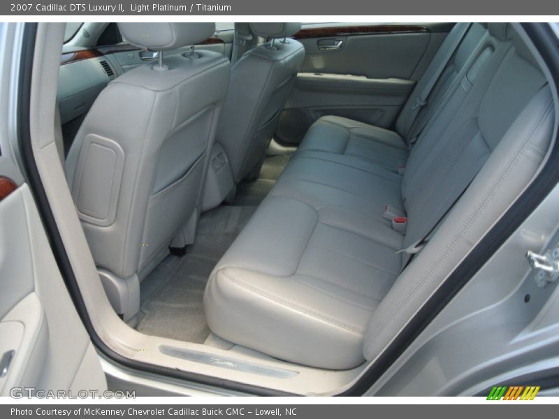 Light Platinum / Titanium 2007 Cadillac DTS Luxury II