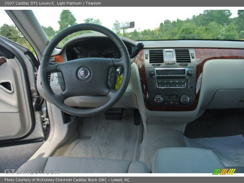 Light Platinum / Titanium 2007 Cadillac DTS Luxury II