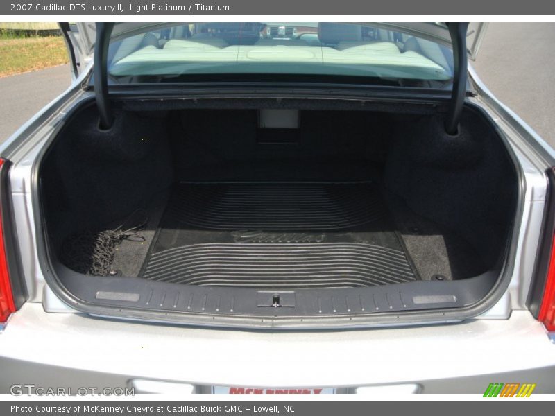 Light Platinum / Titanium 2007 Cadillac DTS Luxury II