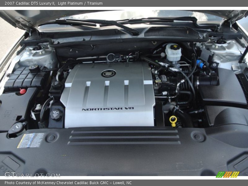 Light Platinum / Titanium 2007 Cadillac DTS Luxury II