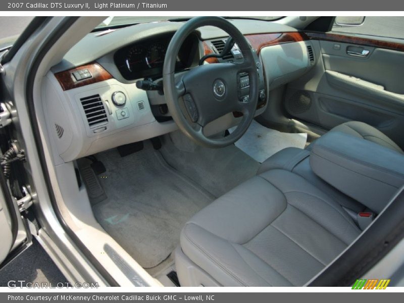 Light Platinum / Titanium 2007 Cadillac DTS Luxury II