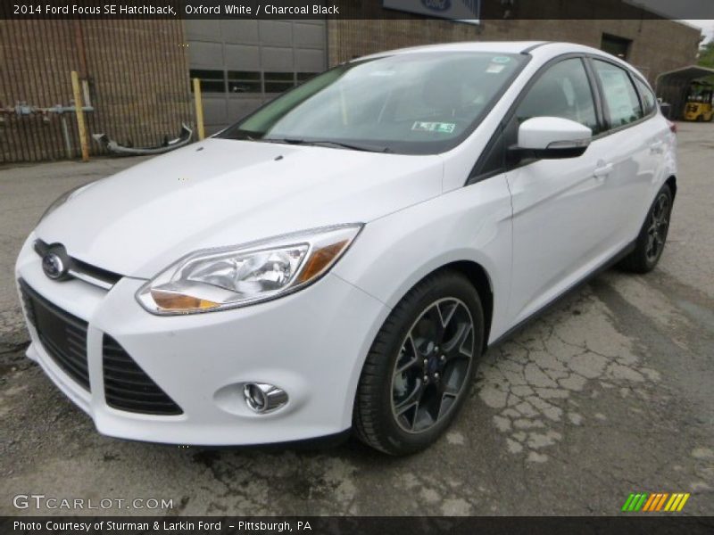 Oxford White / Charcoal Black 2014 Ford Focus SE Hatchback