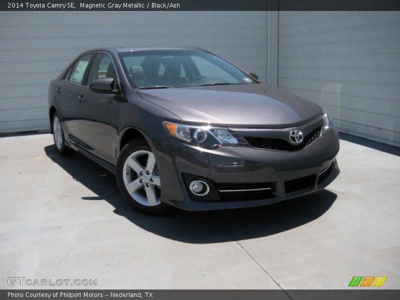 Magnetic Gray Metallic / Black/Ash 2014 Toyota Camry SE