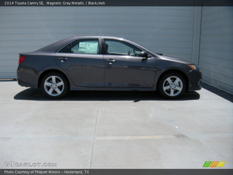 Magnetic Gray Metallic / Black/Ash 2014 Toyota Camry SE