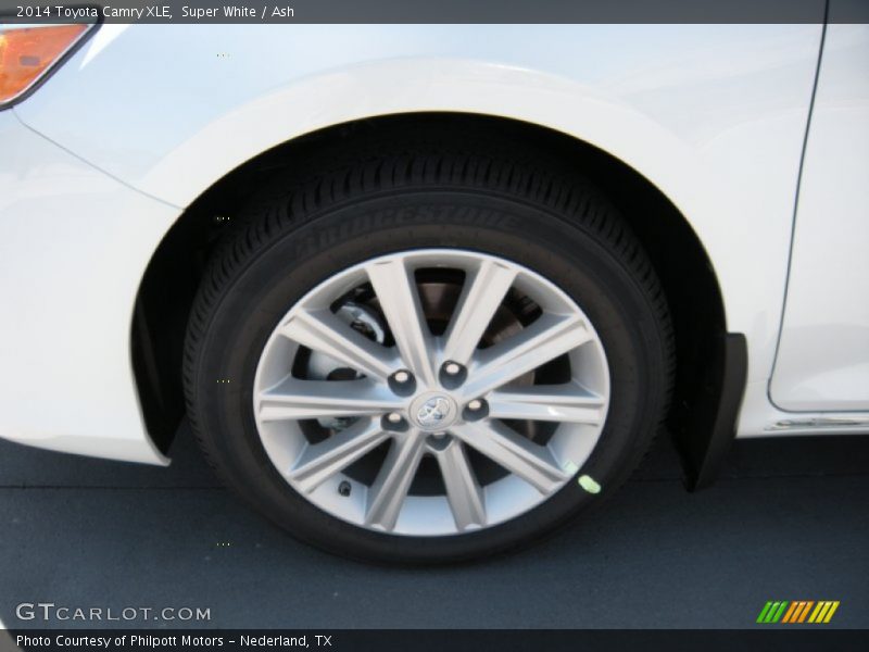 Super White / Ash 2014 Toyota Camry XLE