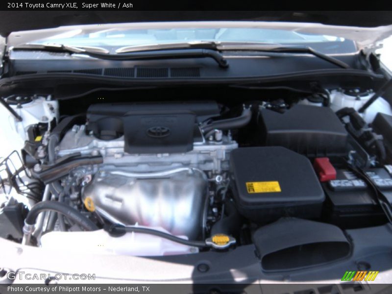 Super White / Ash 2014 Toyota Camry XLE