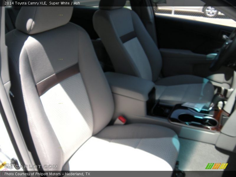 Super White / Ash 2014 Toyota Camry XLE