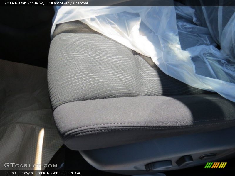 Brilliant Silver / Charcoal 2014 Nissan Rogue SV