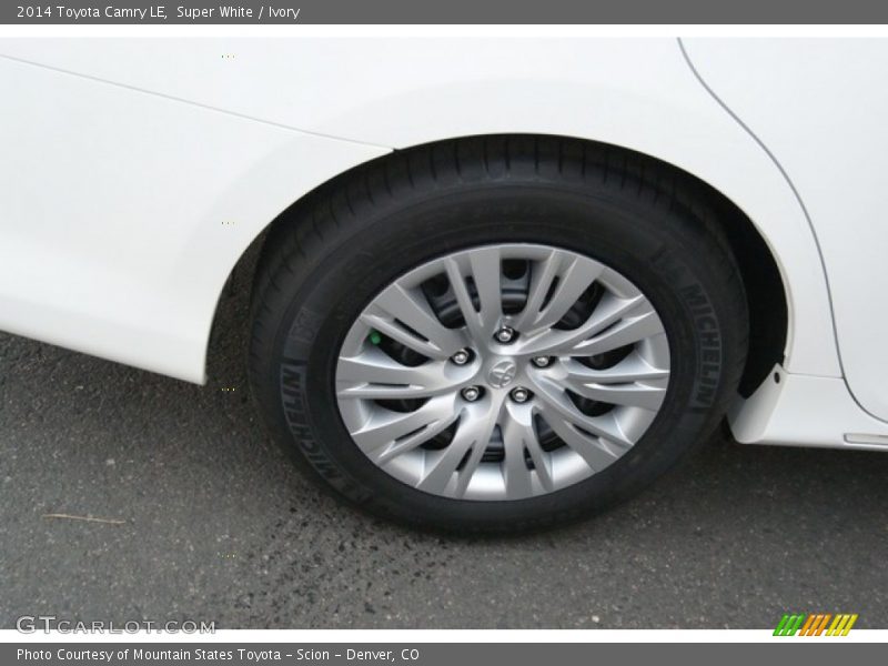 Super White / Ivory 2014 Toyota Camry LE