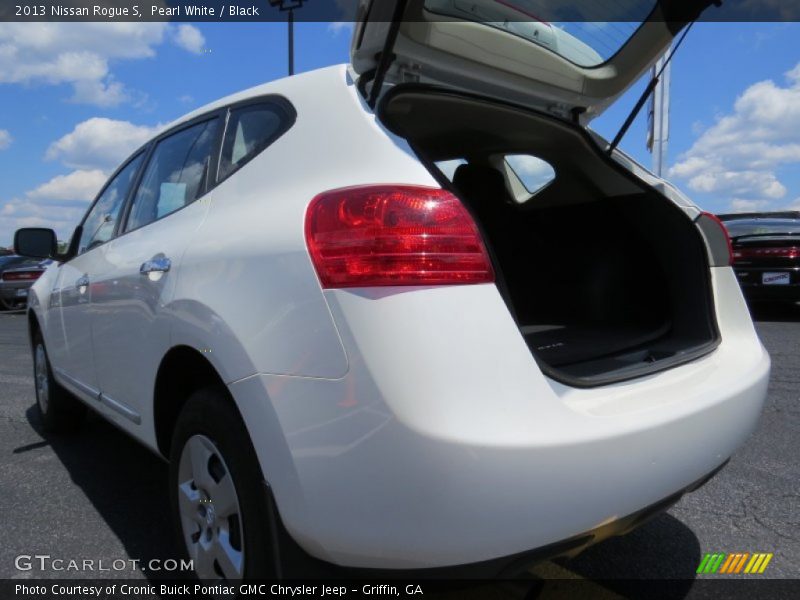 Pearl White / Black 2013 Nissan Rogue S