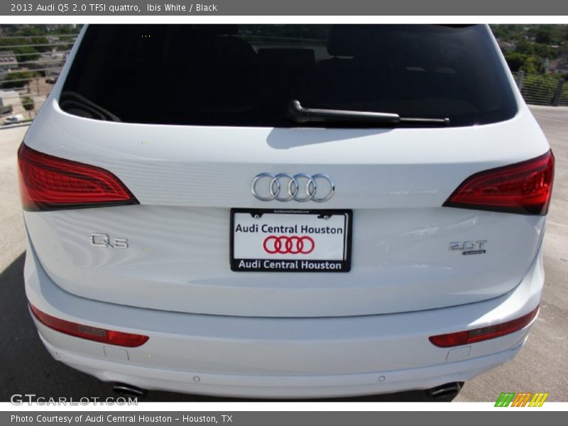 Ibis White / Black 2013 Audi Q5 2.0 TFSI quattro