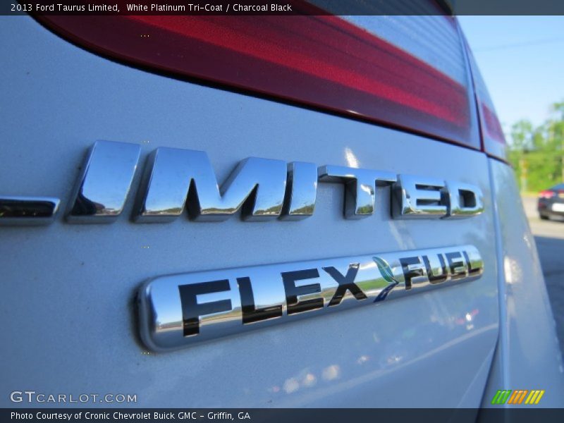 White Platinum Tri-Coat / Charcoal Black 2013 Ford Taurus Limited