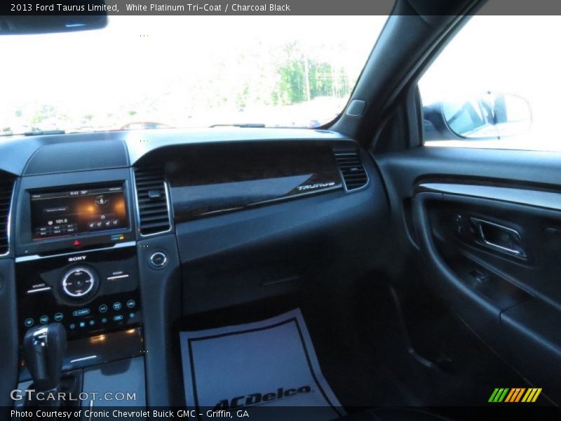White Platinum Tri-Coat / Charcoal Black 2013 Ford Taurus Limited