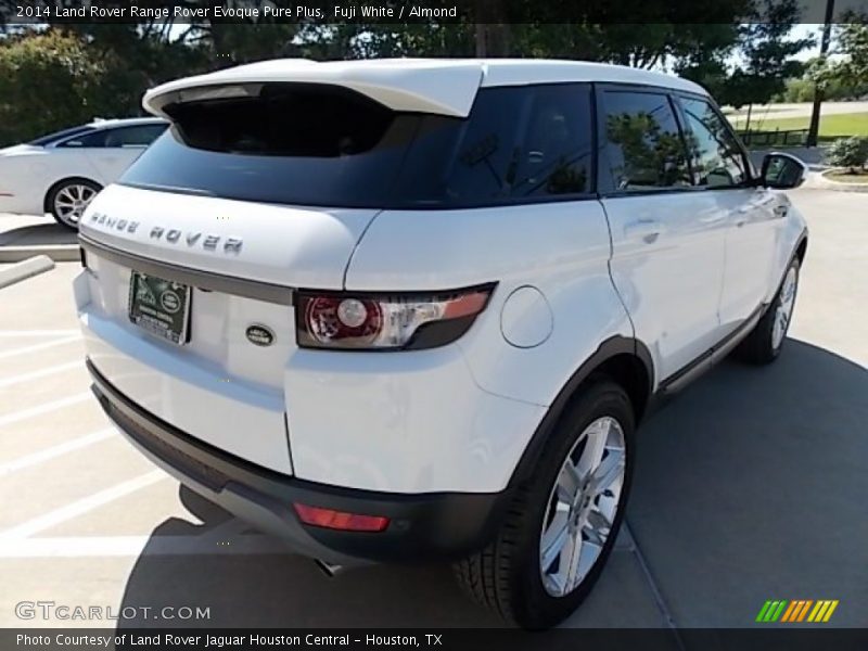 Fuji White / Almond 2014 Land Rover Range Rover Evoque Pure Plus