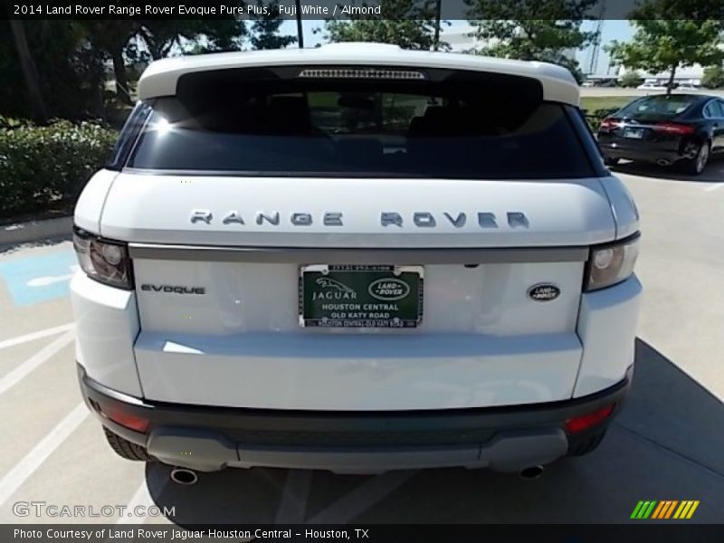 Fuji White / Almond 2014 Land Rover Range Rover Evoque Pure Plus