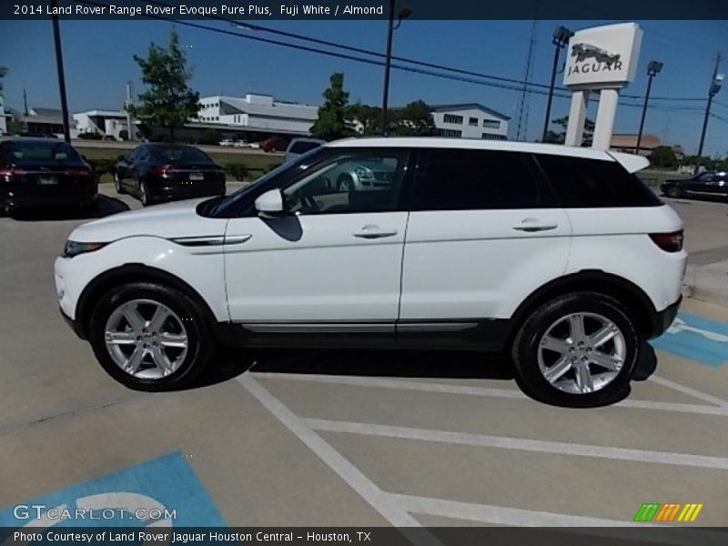 Fuji White / Almond 2014 Land Rover Range Rover Evoque Pure Plus