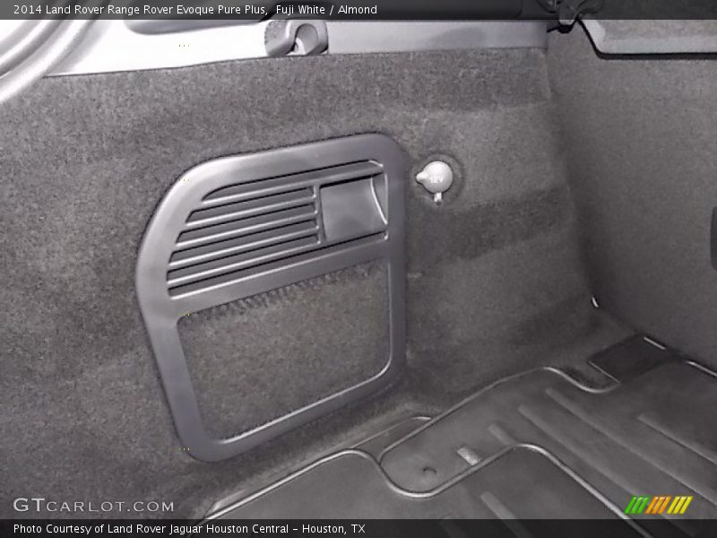Fuji White / Almond 2014 Land Rover Range Rover Evoque Pure Plus