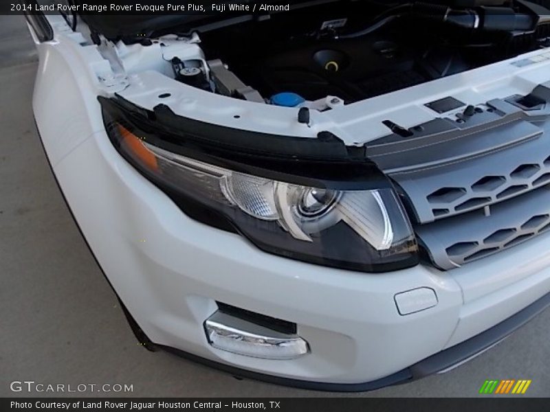 Fuji White / Almond 2014 Land Rover Range Rover Evoque Pure Plus