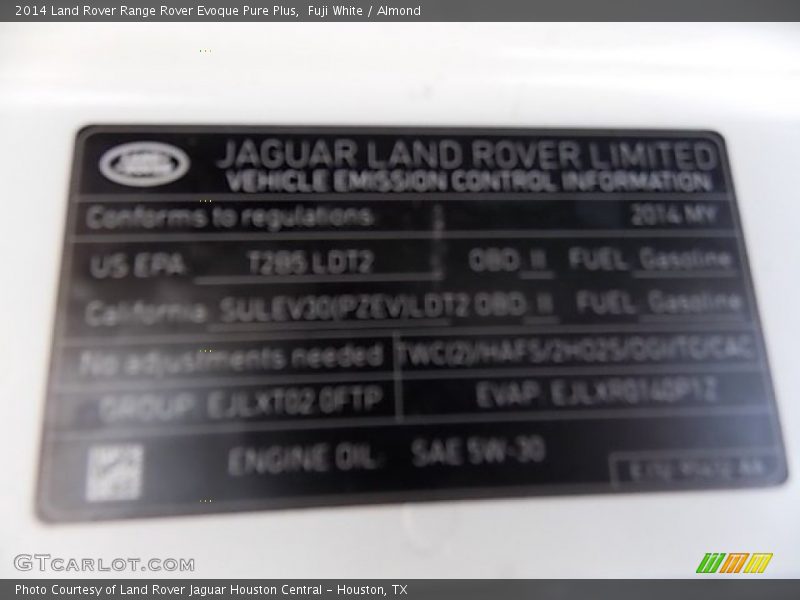 Fuji White / Almond 2014 Land Rover Range Rover Evoque Pure Plus