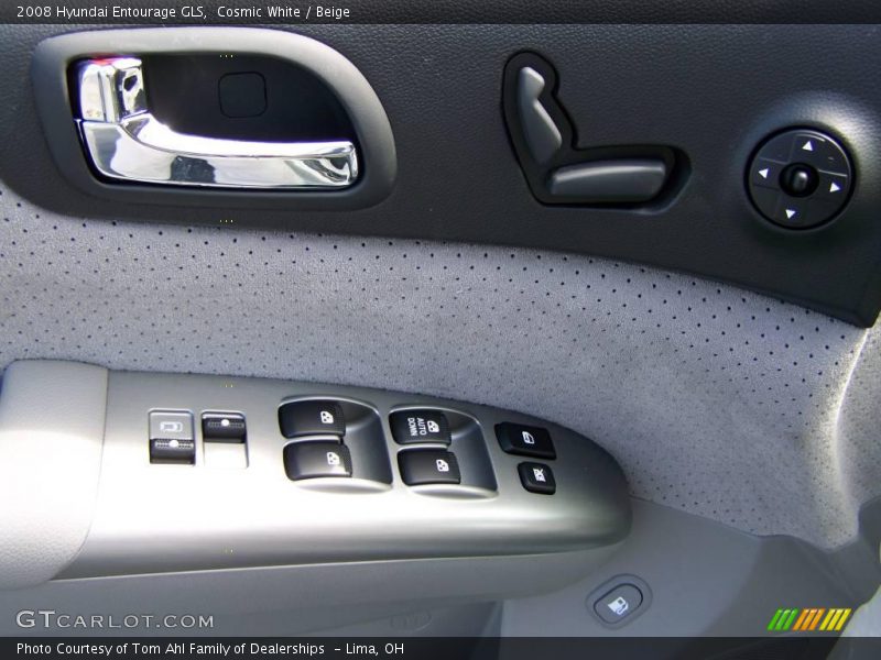Cosmic White / Beige 2008 Hyundai Entourage GLS