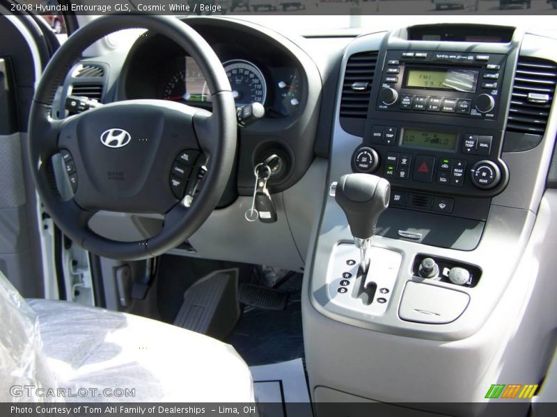 Cosmic White / Beige 2008 Hyundai Entourage GLS