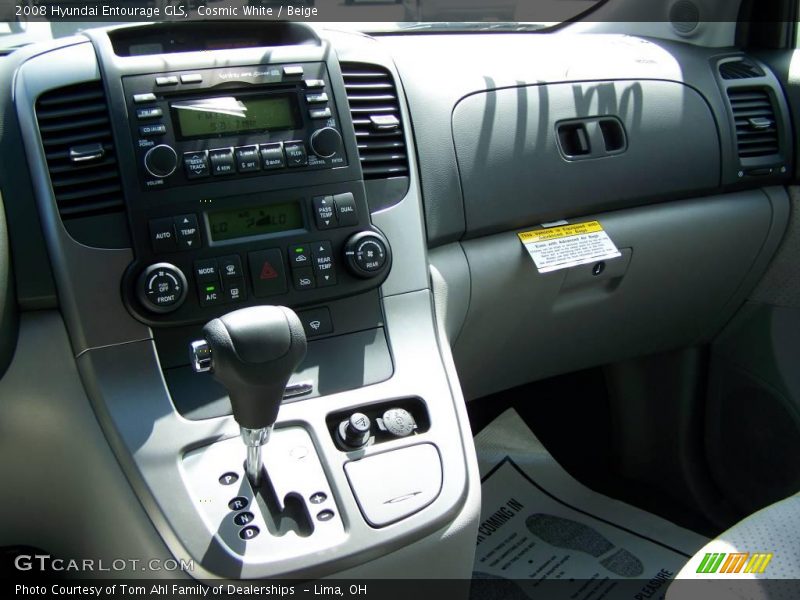 Cosmic White / Beige 2008 Hyundai Entourage GLS
