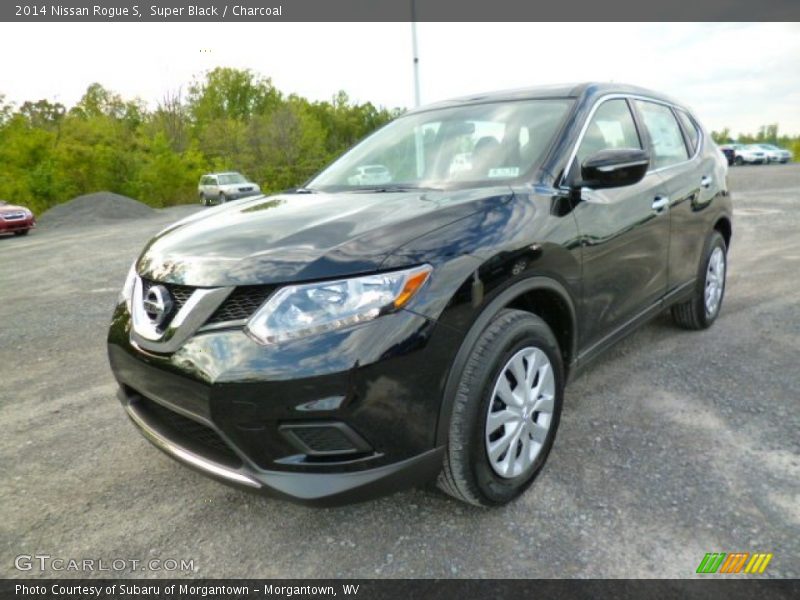 Front 3/4 View of 2014 Rogue S