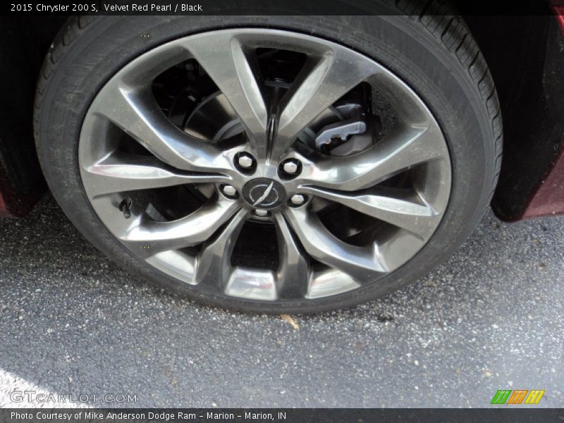 Velvet Red Pearl / Black 2015 Chrysler 200 S