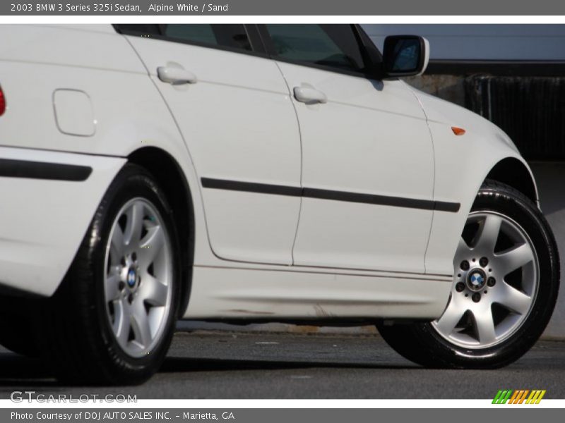 Alpine White / Sand 2003 BMW 3 Series 325i Sedan