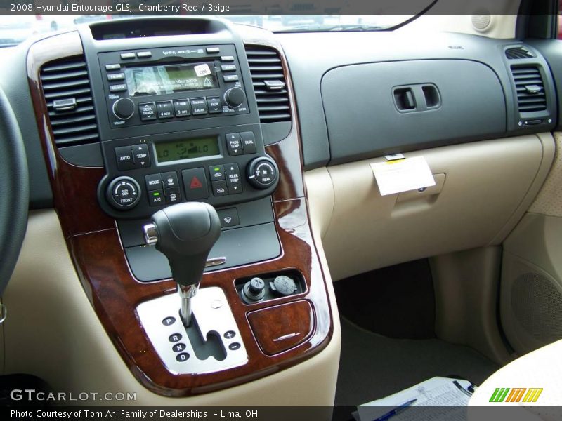 Cranberry Red / Beige 2008 Hyundai Entourage GLS
