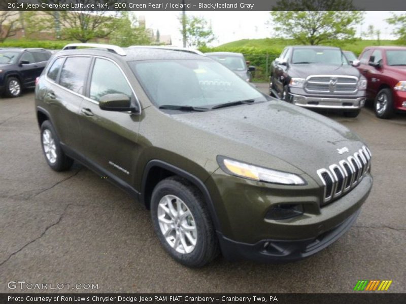 Front 3/4 View of 2014 Cherokee Latitude 4x4
