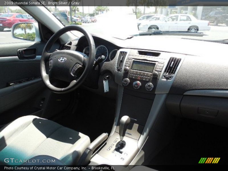 Bright Silver / Gray 2009 Hyundai Sonata SE
