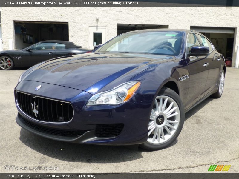 Front 3/4 View of 2014 Quattroporte S Q4 AWD