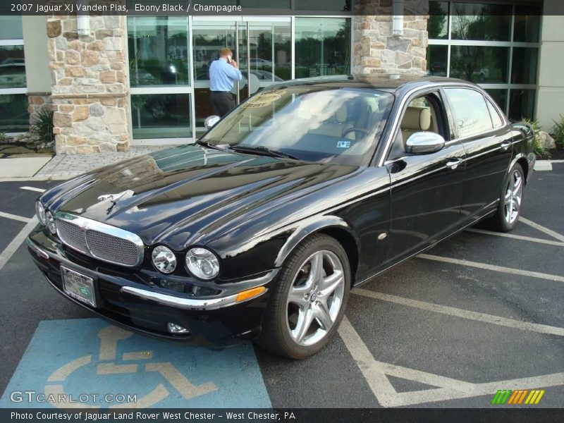 Ebony Black / Champagne 2007 Jaguar XJ Vanden Plas