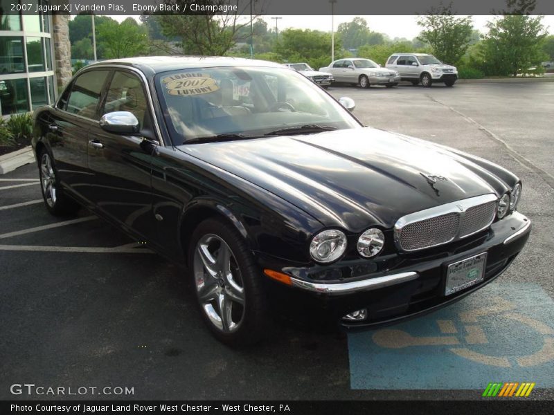 Ebony Black / Champagne 2007 Jaguar XJ Vanden Plas