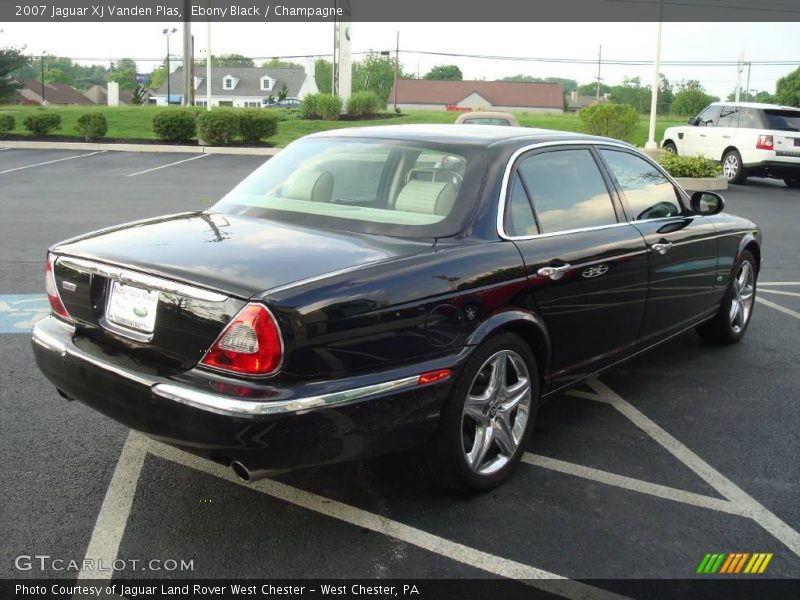 Ebony Black / Champagne 2007 Jaguar XJ Vanden Plas