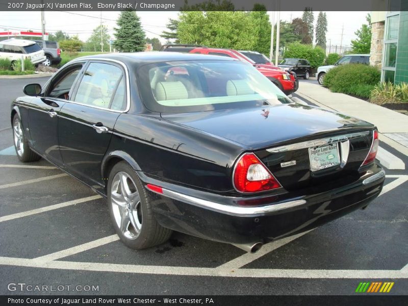 Ebony Black / Champagne 2007 Jaguar XJ Vanden Plas