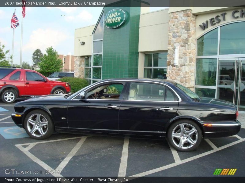 Ebony Black / Champagne 2007 Jaguar XJ Vanden Plas