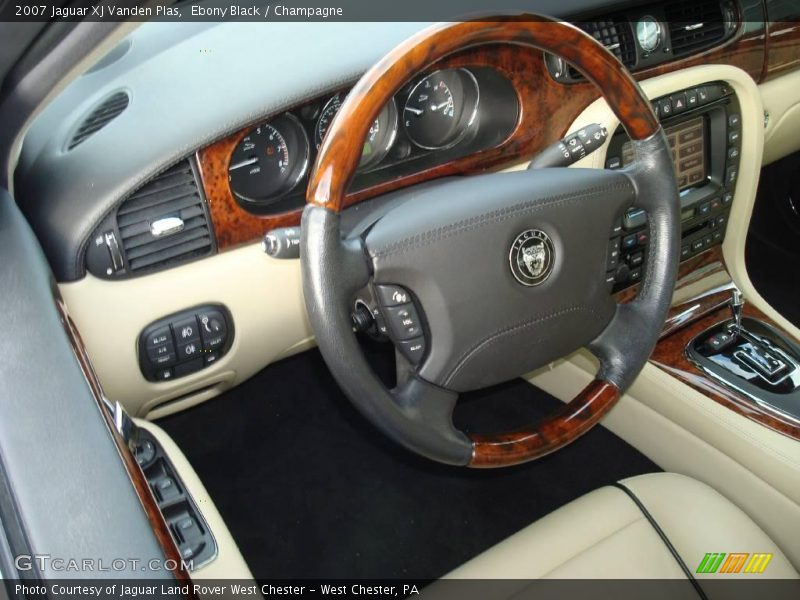Ebony Black / Champagne 2007 Jaguar XJ Vanden Plas