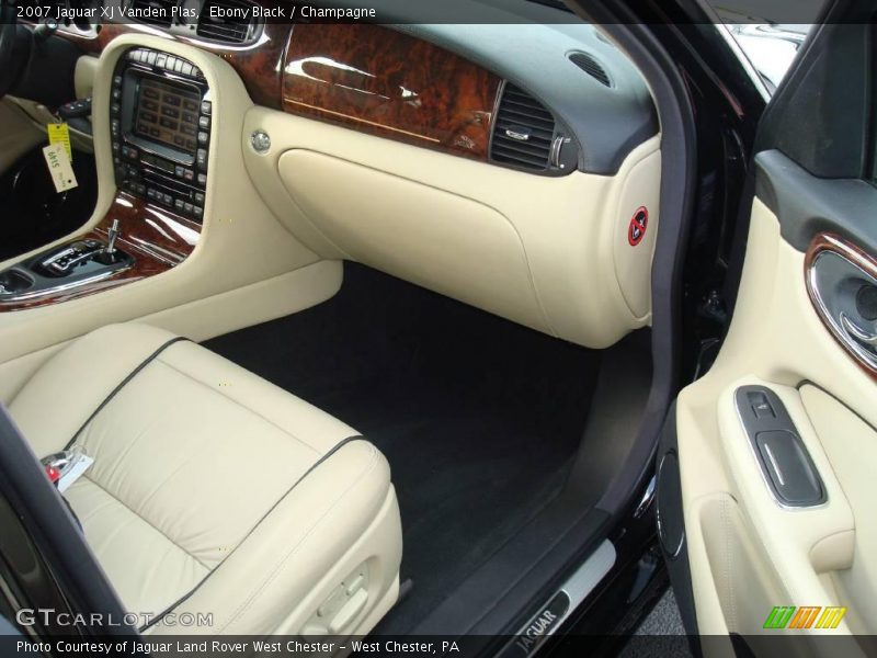 Ebony Black / Champagne 2007 Jaguar XJ Vanden Plas