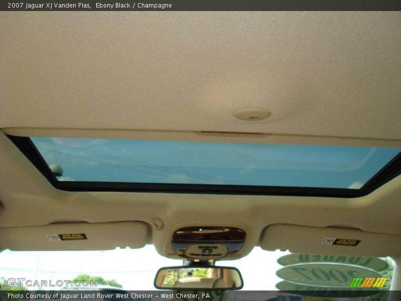 Ebony Black / Champagne 2007 Jaguar XJ Vanden Plas