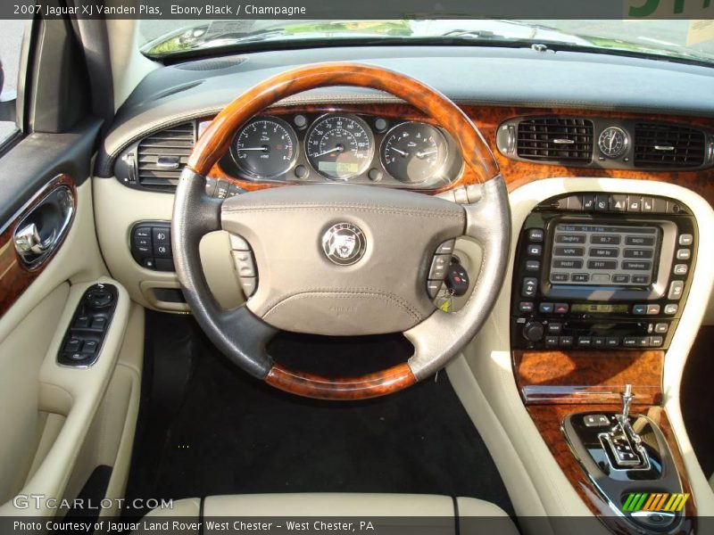 Ebony Black / Champagne 2007 Jaguar XJ Vanden Plas