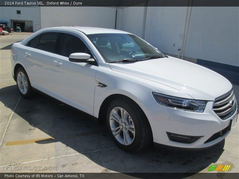 Oxford White / Dune 2014 Ford Taurus SEL