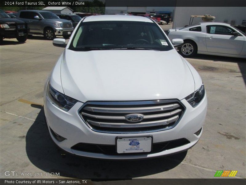 Oxford White / Dune 2014 Ford Taurus SEL